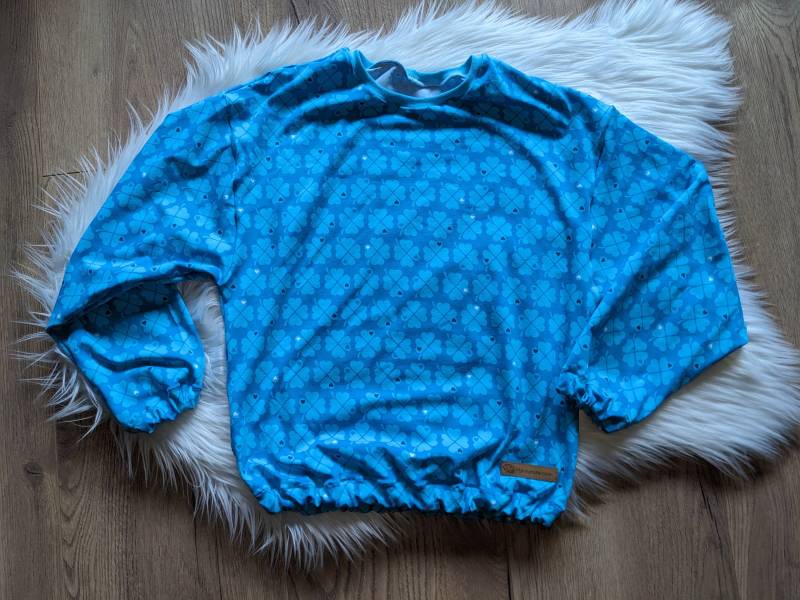 Handmade Oversize Shirt Kleeblätter Hellblau Mädchen Pullover Pulli Gr. 86 92 98 104 110 116 122 128 134 140 148 152 158 164 von Marinakaeferchen