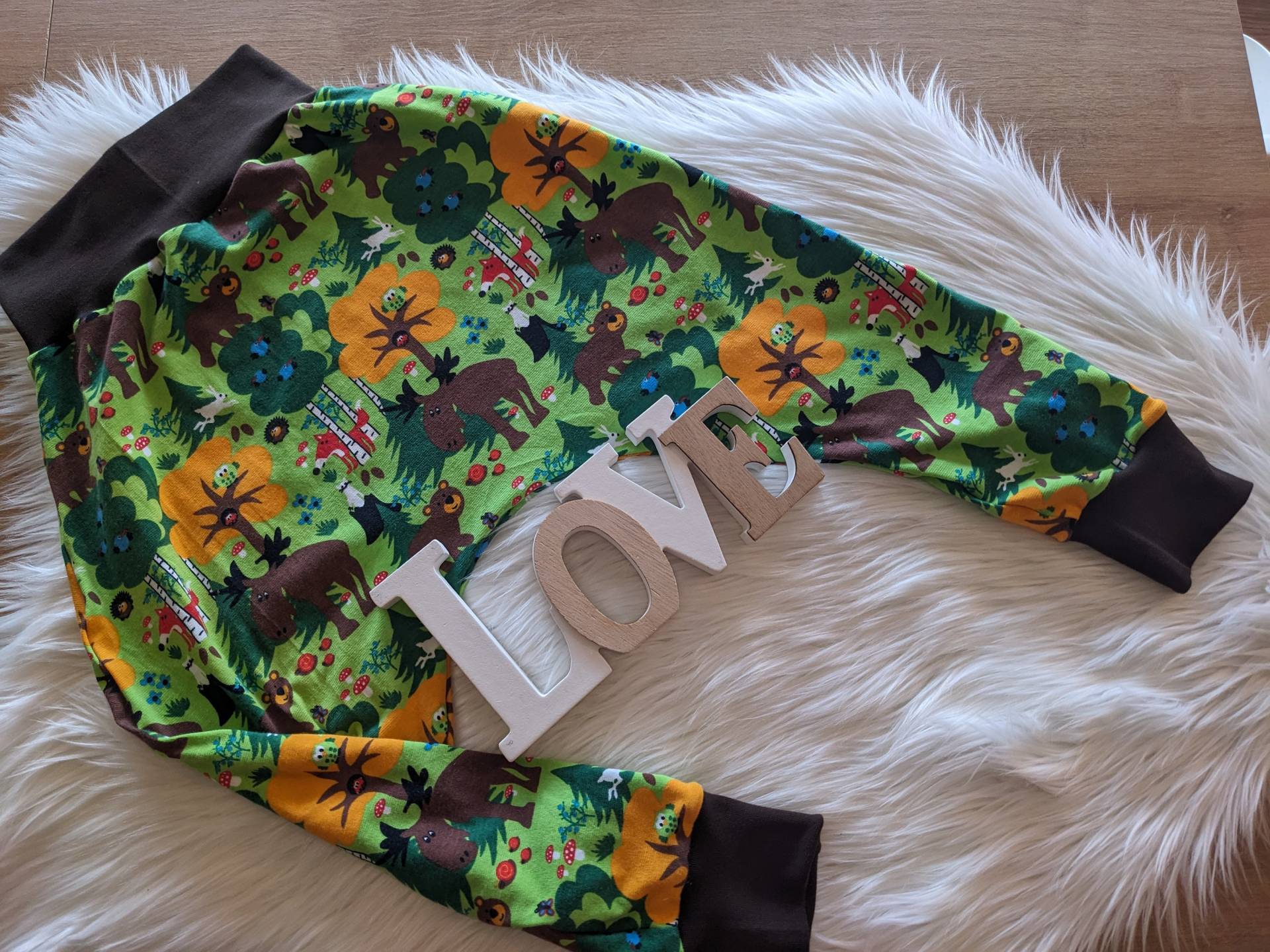 Handmade Pumphose Jersey Hose Skandi Wald Tiere Bär Elch Grün Braun Gr. 86 92 98 104 110 116 122 128 von Marinakaeferchen