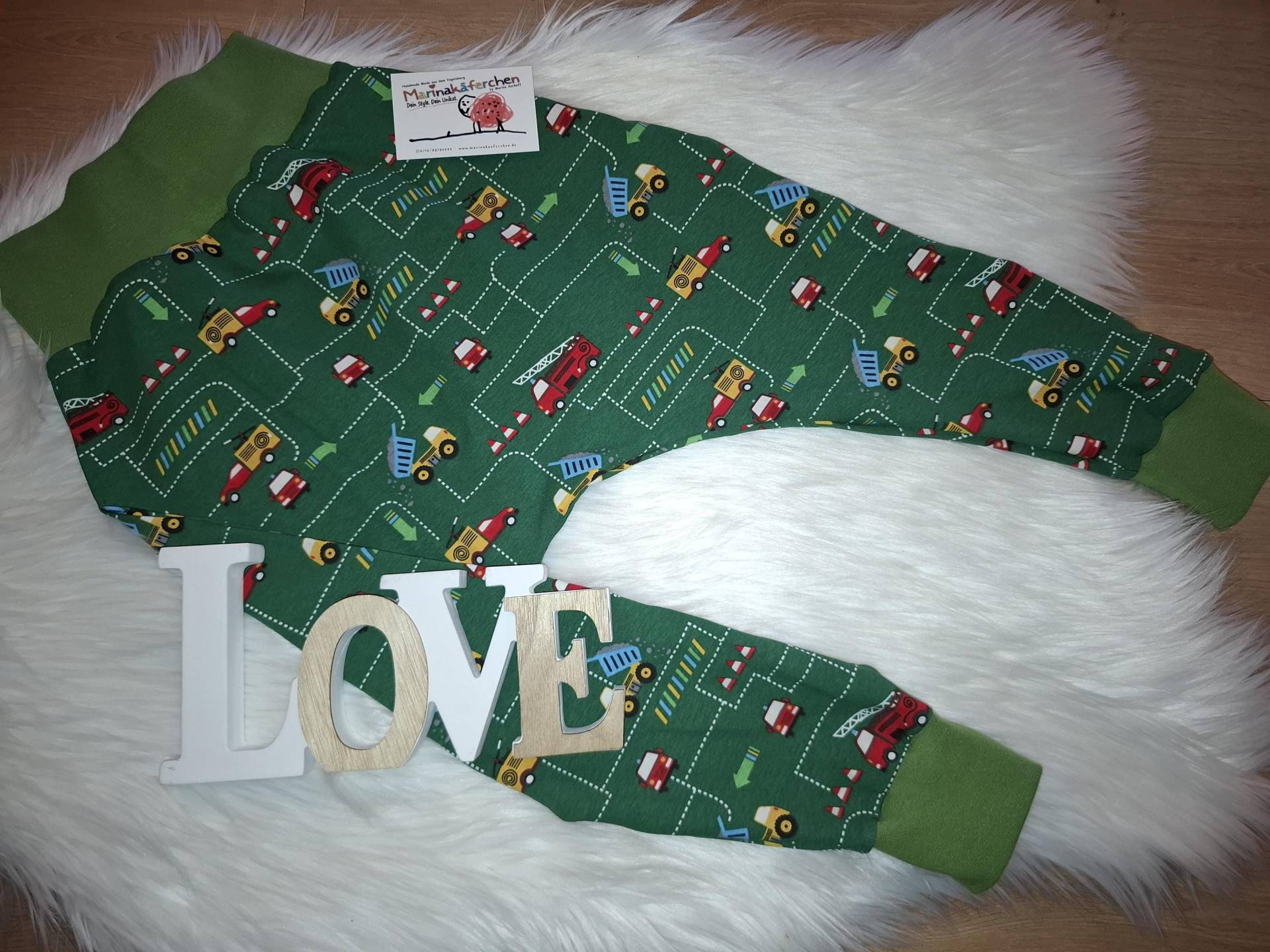 Handmade Pumphose Mitwachshose Jersey Fahrzeuge Grün Feuerwehr Baustelle Gr. 92 98 104 110 116 122 128 134 140 146 152 158 164 von Marinakaeferchen