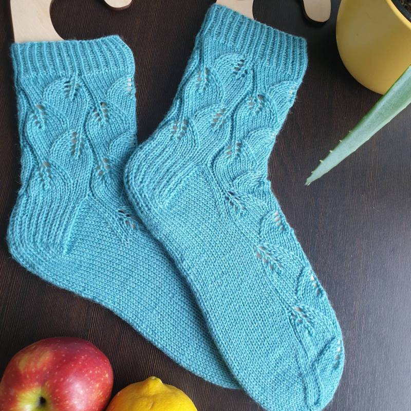 Handgestrickte Socken/Blättermuster von Marinasladen