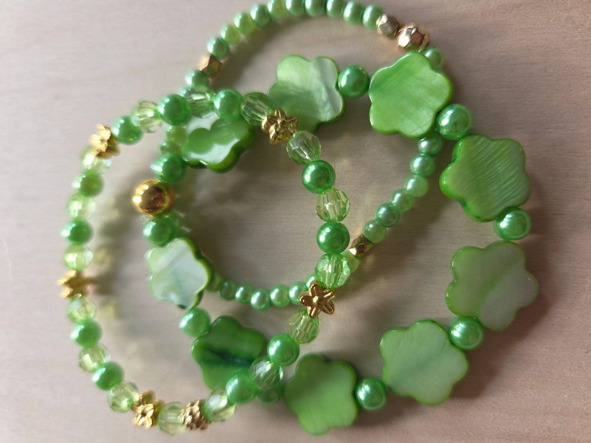 Armbänder 3 Er Set Hellgrün Perlen Und Perlmutt Armbänder 3 Er Set Hellgrün Perlen Und Perlmutt von MarioMariani