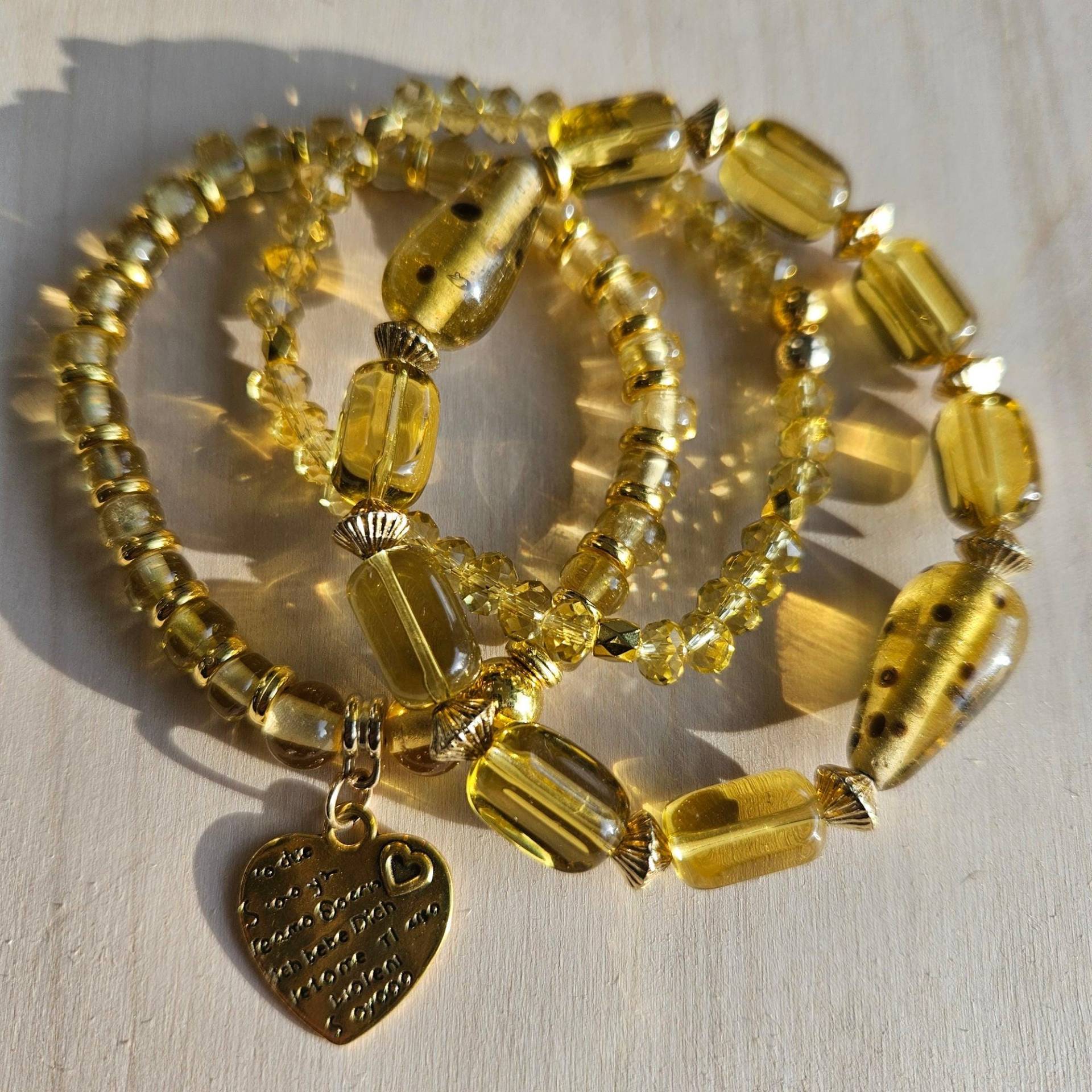 Armbänder Glas Perlen Gelb/Gold Mit Herz 3 Er Set Armbänder Glas Perlen Gelb/Gold Mit Herz 3 Er Set von MarioMariani