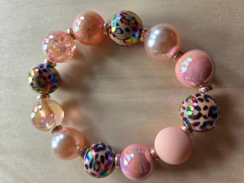 Armbänder Rosa Töne Und Leopard Perlen Acryl Uv Glitzer von MarioMariani