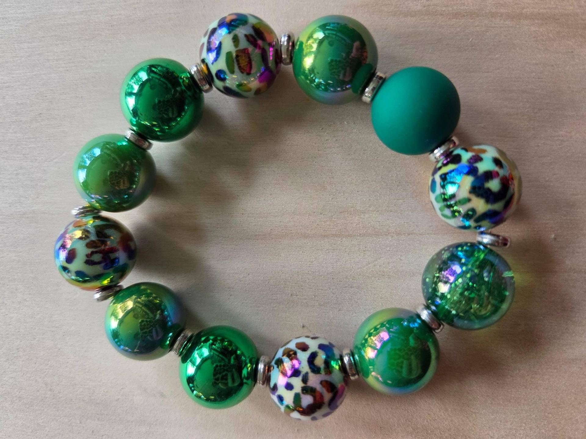 Armband Grün Mit Acryl Uv Und Leopard Perlen Armband Grün Mit Acryl Uv Und Leopard Perlen von MarioMariani