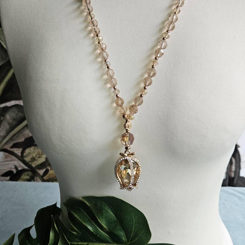 Kette Kristall Mit Blütenanhänger Kette Kristall Mit Blütenanhänger von MarioMariani