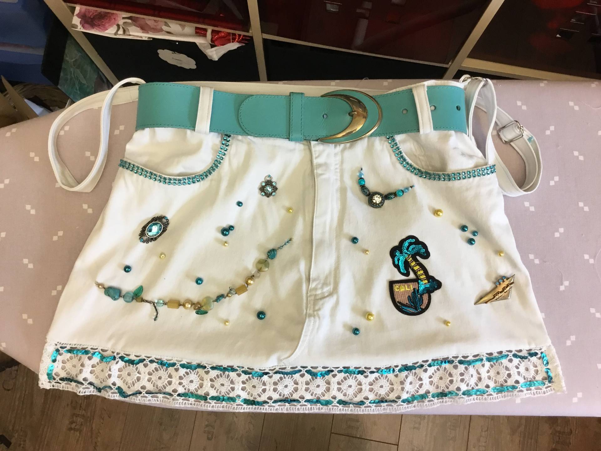 Weiße Jeanstasche, Umhängetasche, Upcycling, Nachhaltig von MarionsKreativstudio