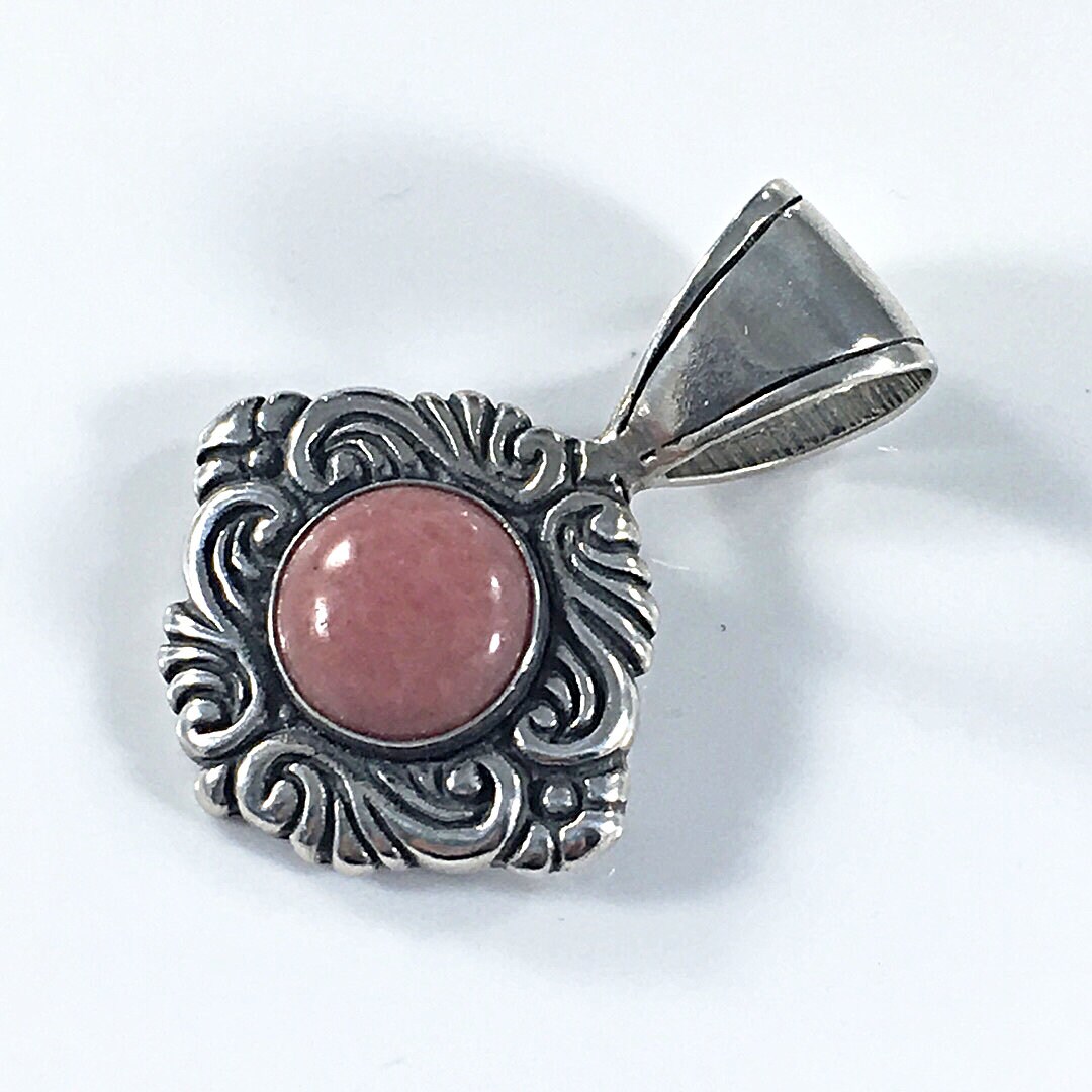 Rhodochrosit Anhänger Halskette Silber Größe 1, 25 Zoll Rosa Naturstein Schmuck Vintage-Boho von MariposaJewelryWorks