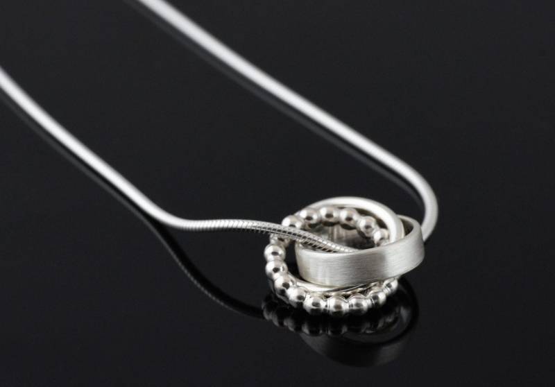 Silberkette Mit Anhänger, Verschlungene Ringe von Maripur