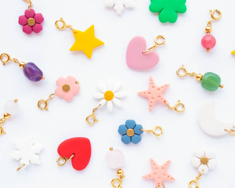 Handgefertigter Anhänger Aus Polymer Clay Frucht, Blume, Schmuckstein - Goldverschluss von MariquillaSandia