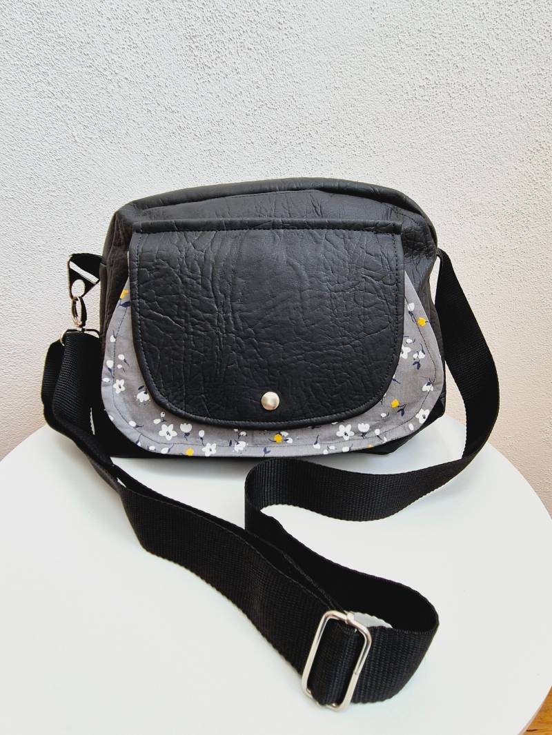 Crossbody Tasche Modell Floragrau | Größe M von MarisasNaehzauber