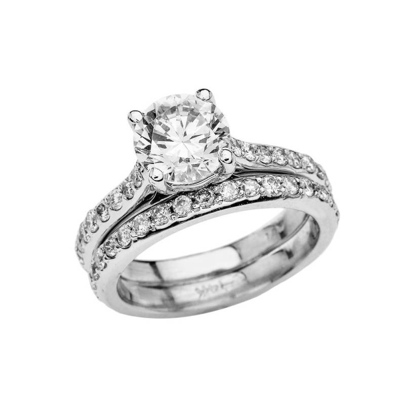 Moissanite Verlobungsring Set in 14K Weißgold/1.50Ct Moissanit Im Rundschliff .80Ct Seitliche Diamanten | Lab Diamanten Auf Anfrage Erhältlich von MarkWayneInc