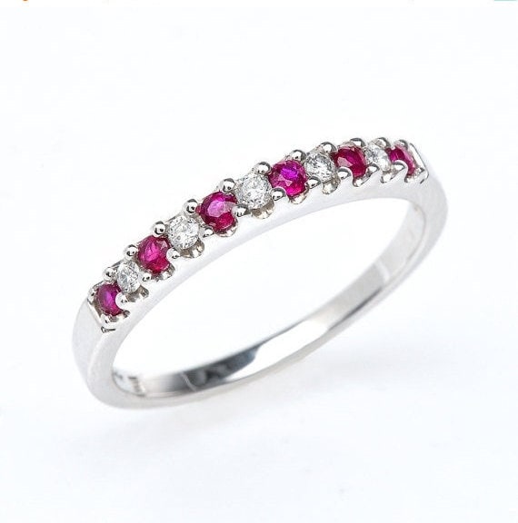 Rubin Und Diamant Band // Jubiläumsring Ehering/14K Weißgold | Lab Diamant Auf Anfrage Verfügbar von MarkWayneInc