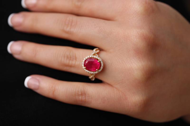 Rubin Und Diamant Verlobungsring in 14K Gold/Juli Geburtsstein Ring/3.00Ct Rubinring Im Ovalschliff/Halo Ring/10x8mm Rubin/Lab Gewachsener von MarkWayneInc