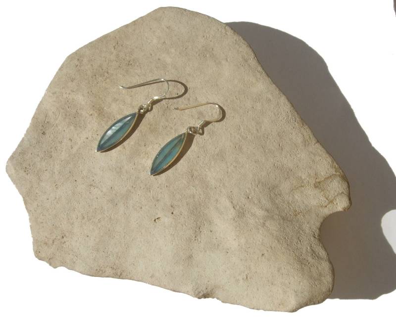 Ohrringe 925 Silber Massiv Blauer Perlmutt Irisierend Lanzette von Markasitschmuck