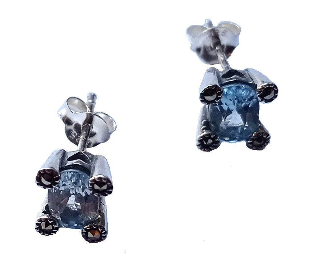 Ohrstecker 925 Silber 2X Blauer Topas Ovalfacetten 8 X Markasit Große Solitär Markasitschmuck Ohrstecker 925 Silber 2X Blauer Topas Ovalfacetten 8 X Markasit Große Solitär Markasitschmuck von Markasitschmuck