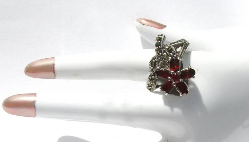 Ring 925 Silber 6x Roter Granat 8x Markasit Sommerblume von Markasitschmuck