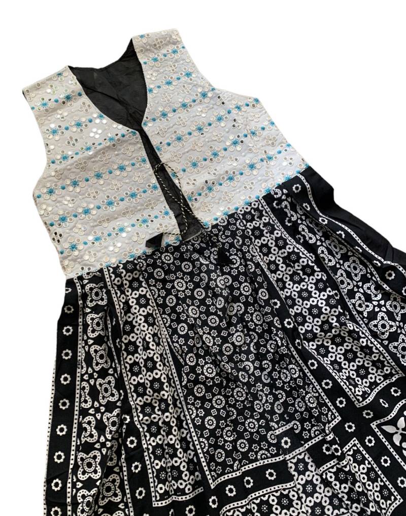 Ajrak Boho Gehrock Stil Long Cardigan - Besticktes Top Schwarz & Weiß Monochrom Größe Medium von MarkhorHandicrafts