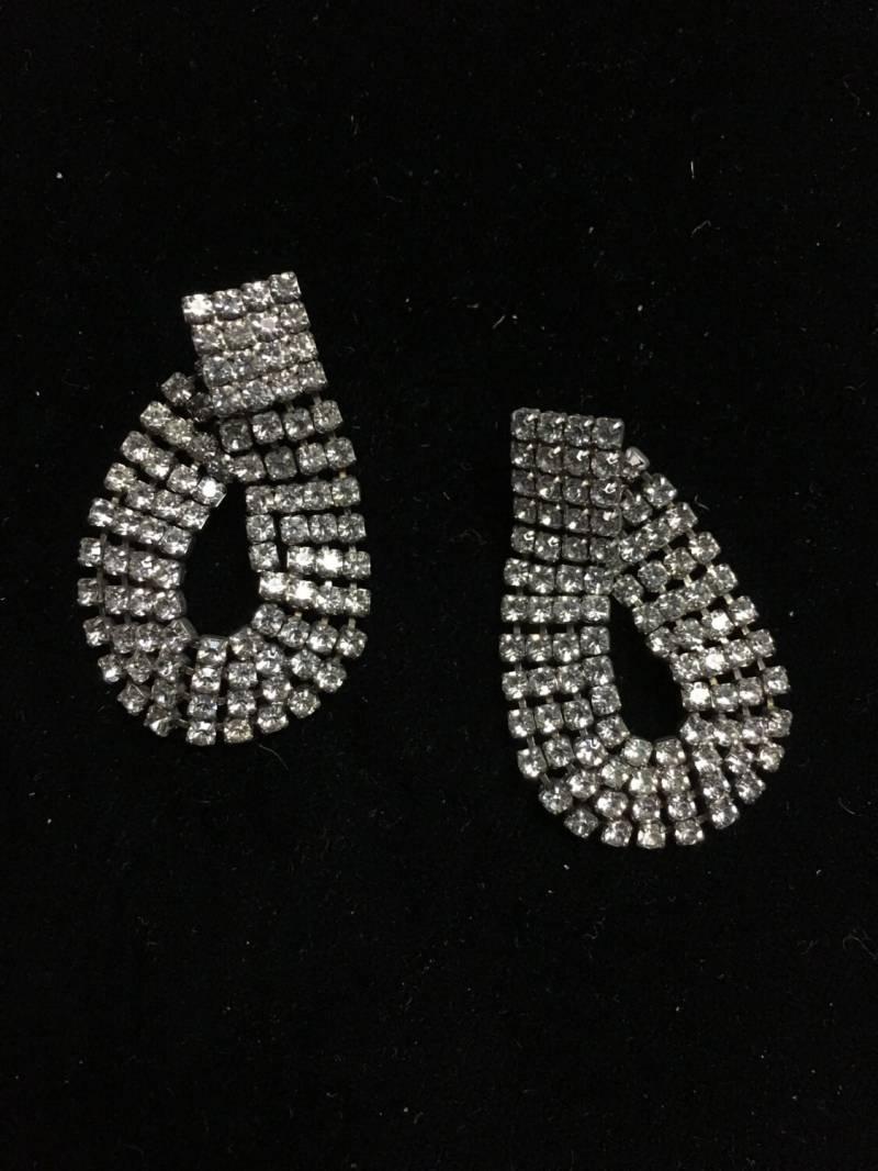 Erstaunliche Dama Signiert Strass Ohrringe, Vorn Und Hinten Schließen Selten Erstaunliche Dama Signiert Strass Ohrringe, Vorn Und Hinten Schließen Selten von MarlaStore