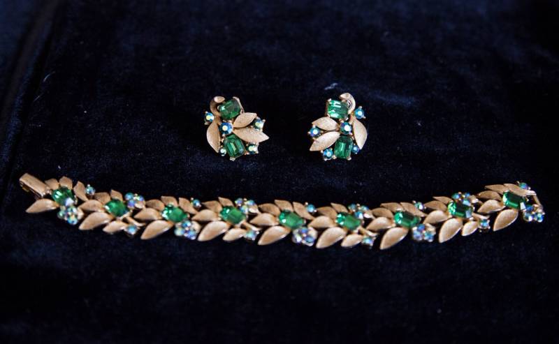 Schöne Ohrring Und Armband Set Signiert Von Lisner Grün Strass Schöne Ohrring Und Armband Set Signiert Von Lisner Grün Strass von MarlaStore