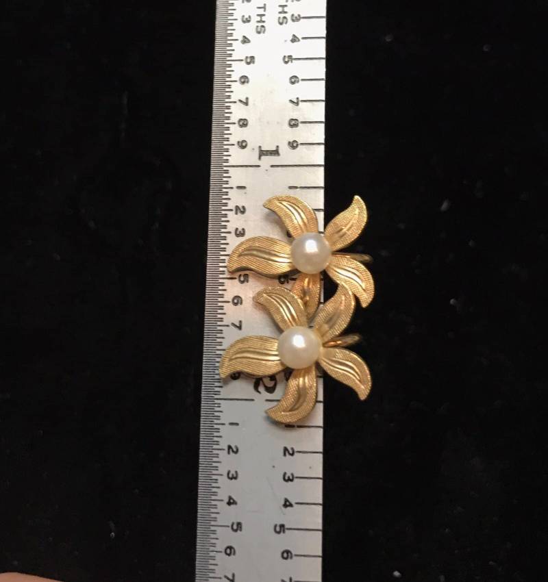 Van Dell Gold Und Perle Schraube Zurück Ohrringe Van Dell Gold Und Perle Schraube Zurück Ohrringe von MarlaStore