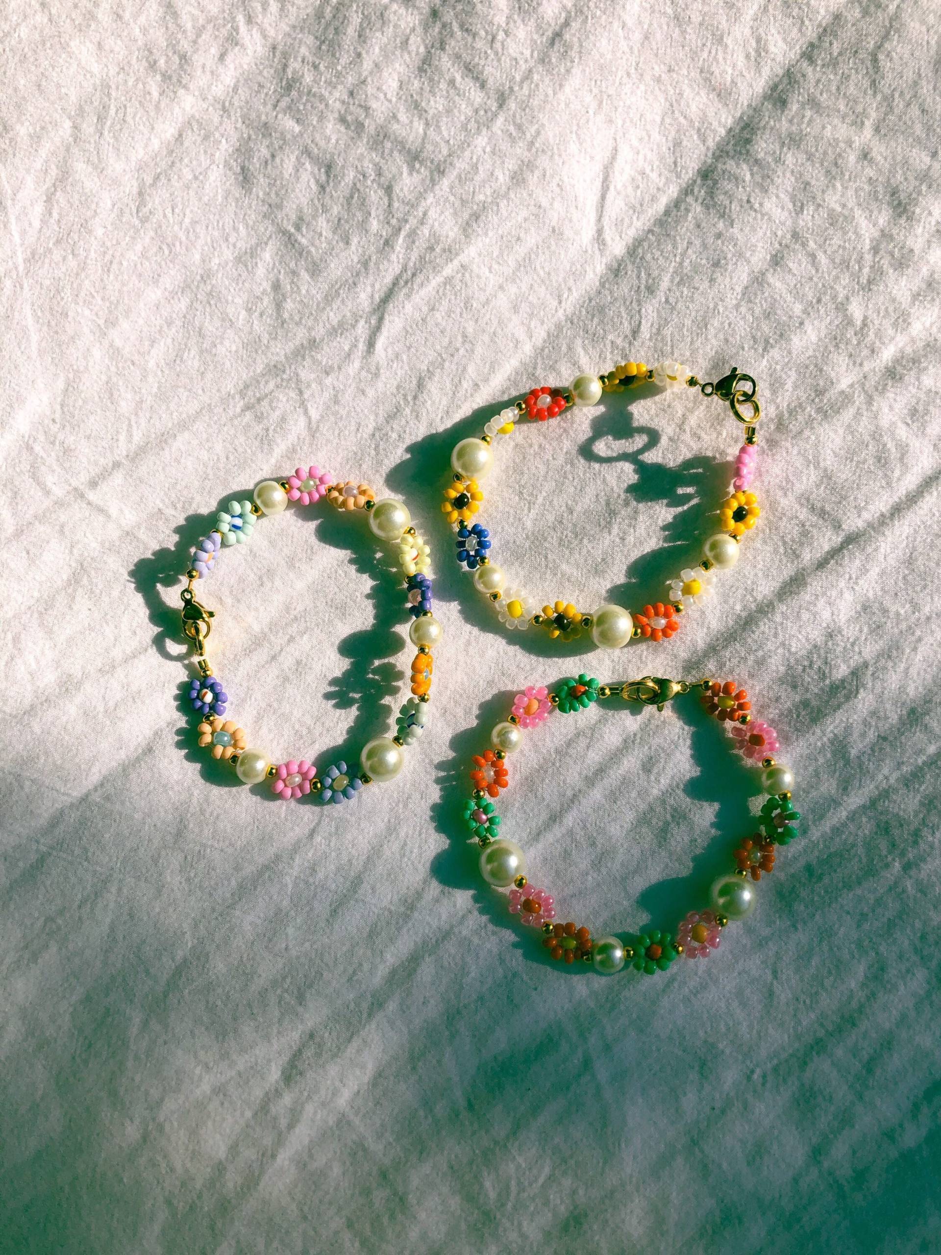 Bubbles - Personalisiertes Blümchen Armband von Marleonora