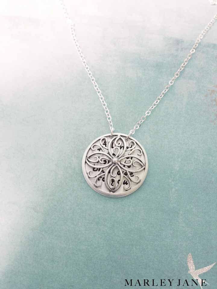 Secret Message Halskette Sterling Silber Blume Filligran - Your Anhänger Mutter Frau Freundin Schwester Bester Freund von MarleyJaneDotCom