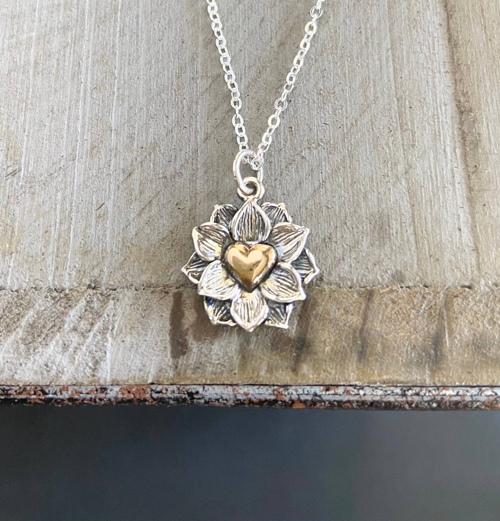 sterling Silber Lotus Herz Blume Halskette sterling Silber Lotus Herz Blume Halskette von MarleyJaneDotCom