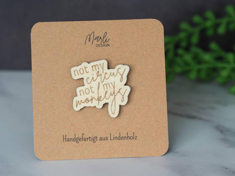 Brosche Aus Holz "Not My Monkeys" von MarlidesignHH