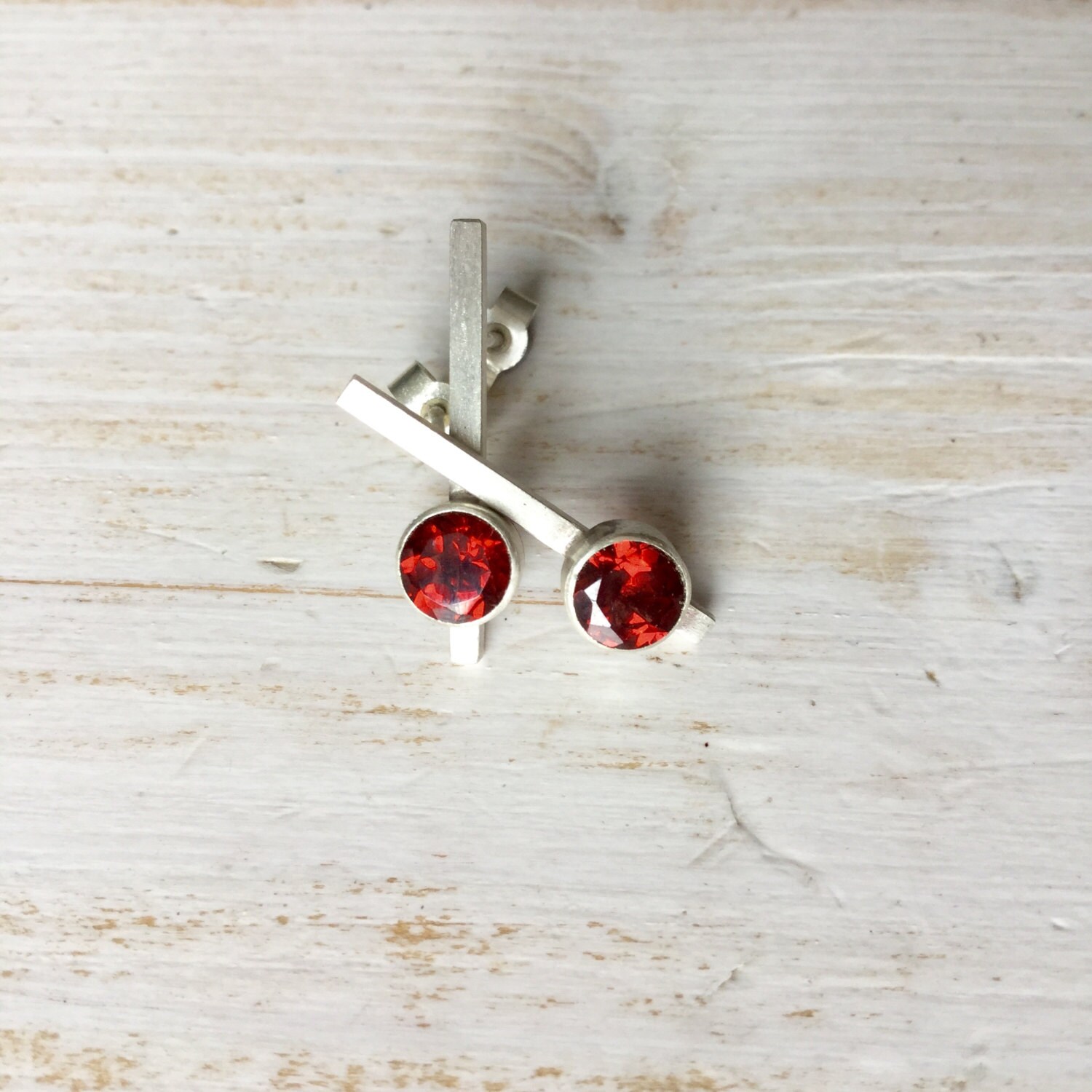 Granat Linie Ohrstecker, Sterling Silber Ohrringe, Roten Edelstein Lineare Rot, Linear, Gerade, Einfach von MarliesWhite