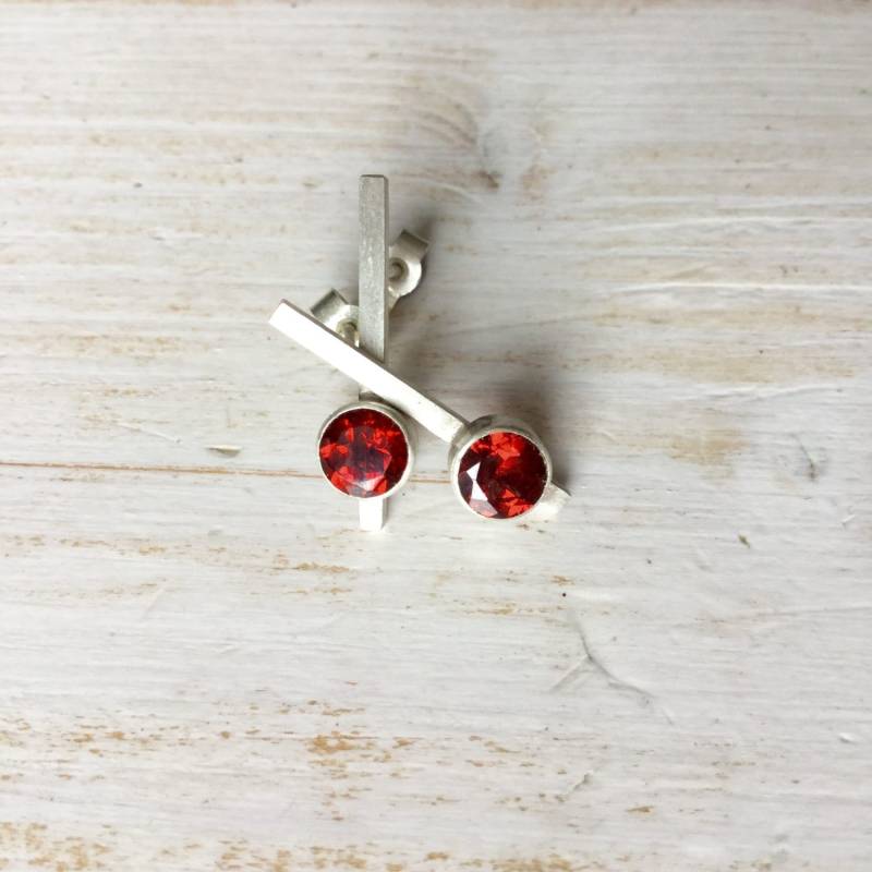 Granat Linie Ohrstecker, Sterling Silber Ohrringe, Roten Edelstein Lineare Rot, Linear, Gerade, Einfach von MarliesWhite