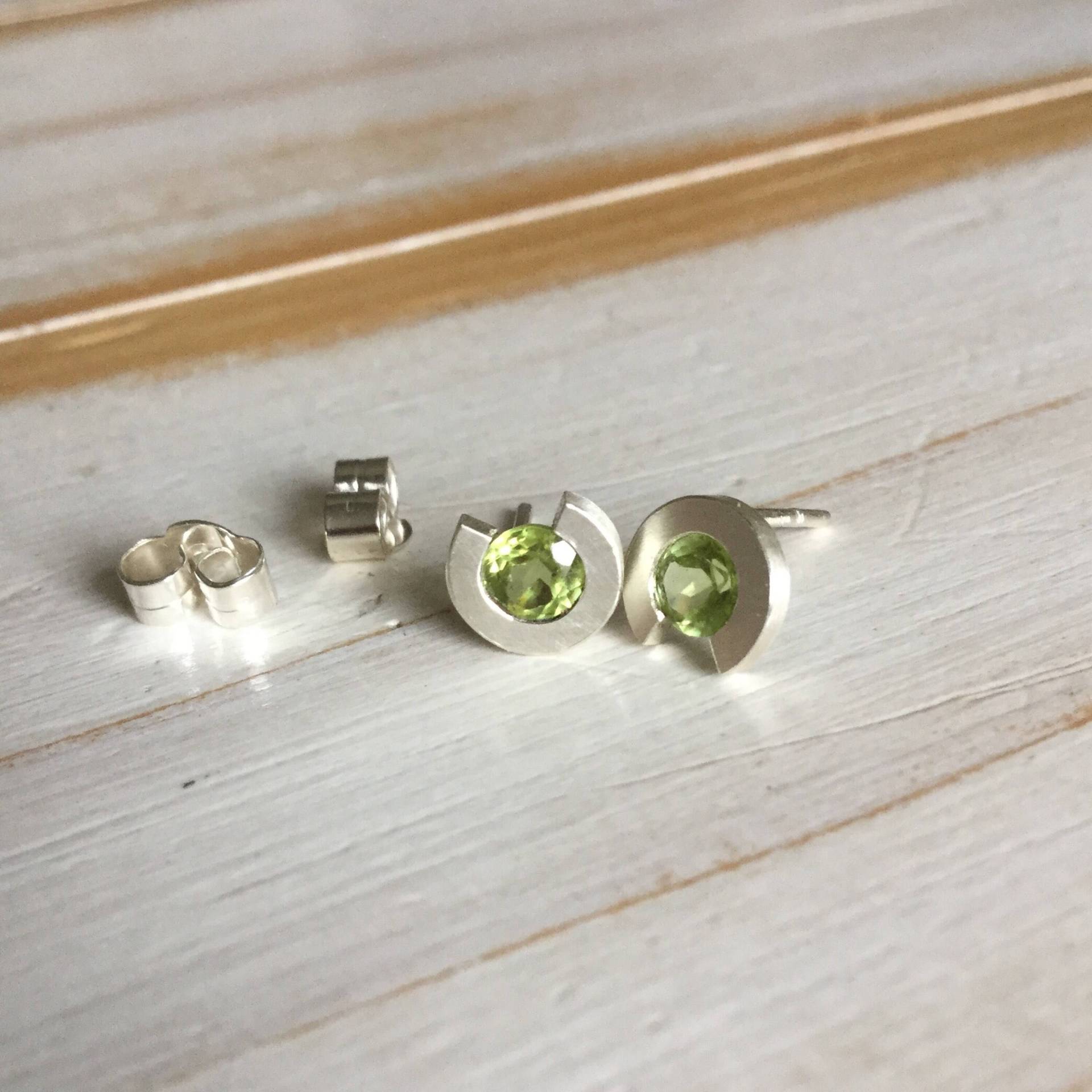 Peridot Ohrstecker, Ohrringe, Sterling Silber Birthstone Runde Einzelstein Grün von MarliesWhite