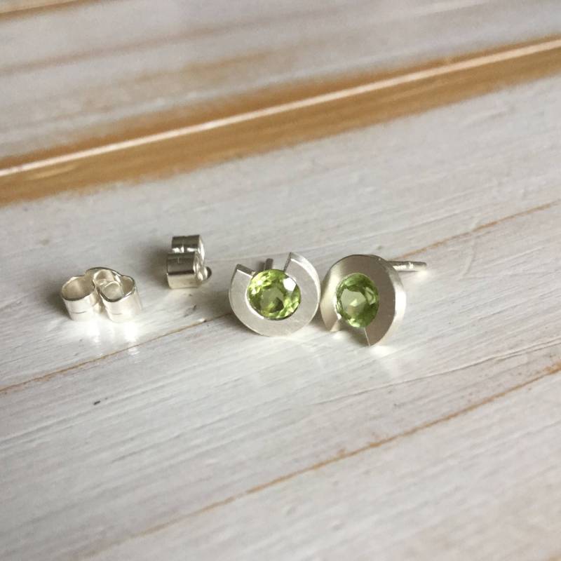Peridot Ohrstecker, Ohrringe, Sterling Silber Birthstone Runde Einzelstein Grün von MarliesWhite