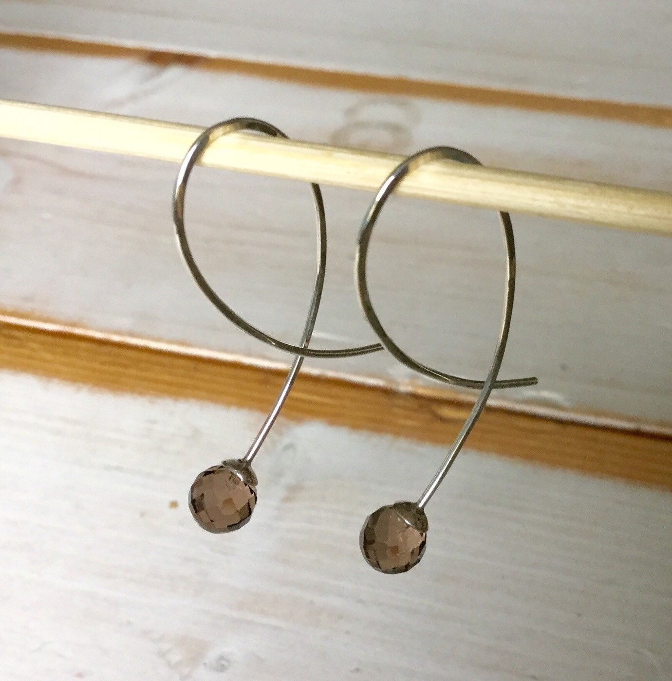 Smokey Quartz Drop Ohrringe, Sterlingsilber Silber Baumeln Ohrringe Mit Facettierten Smokey Quarz Perlen-Alternative Creolen von MarliesWhite