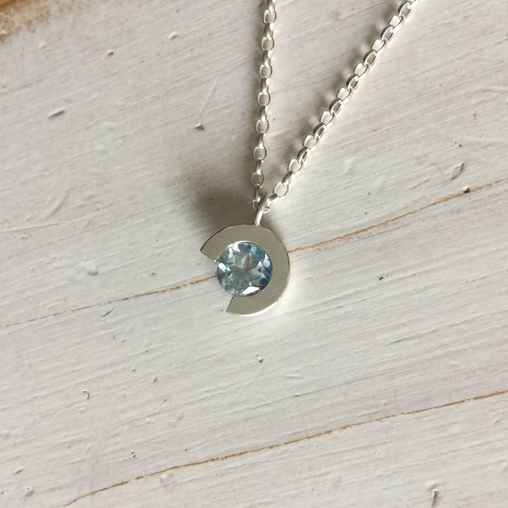 Topas Halskette, Silber Anhänger, Kreis Sterling Blau, Geburtsstein Himmel Blau Halskette von MarliesWhite