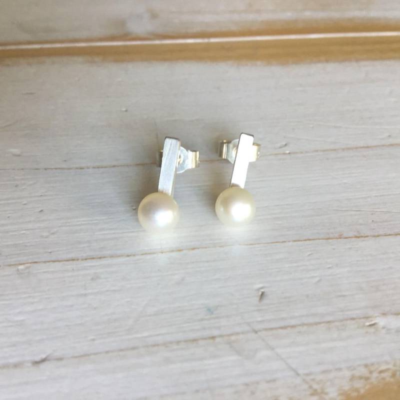 Weiße Perle Ohrstecker, Weiße Ohrringe von MarliesWhite