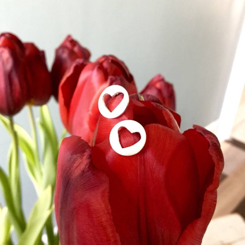 sterlingsilber Matt Herz Ohrstecker, Kreis Ausschnitt von MarliesWhite