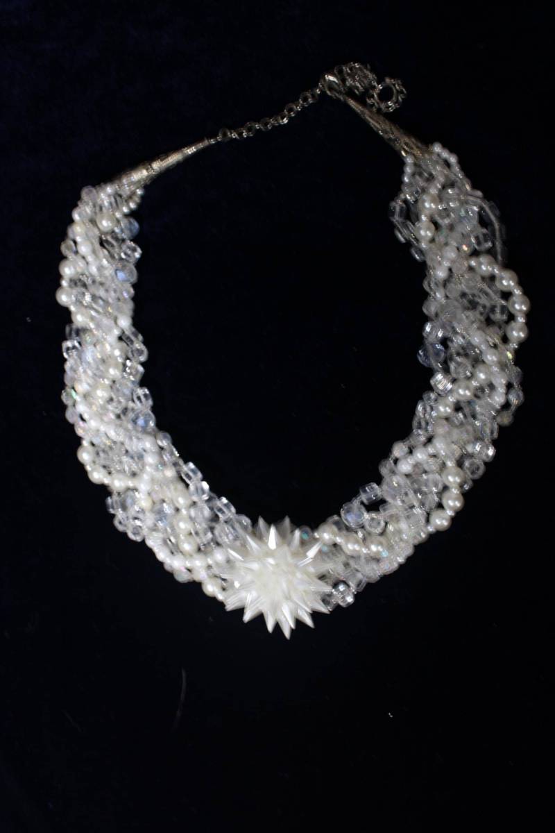 Weiße Hochzeit Kristallperlenkette, Handgemachte Brautcharme Statement-Halskette, Exklusive Mode-Halskette Weiße Hochzeit Kristallperlenkette, Handgemachte Brautcharme Statement-Halskette, Exklusive Mode-Halskette von MarlinaDesign