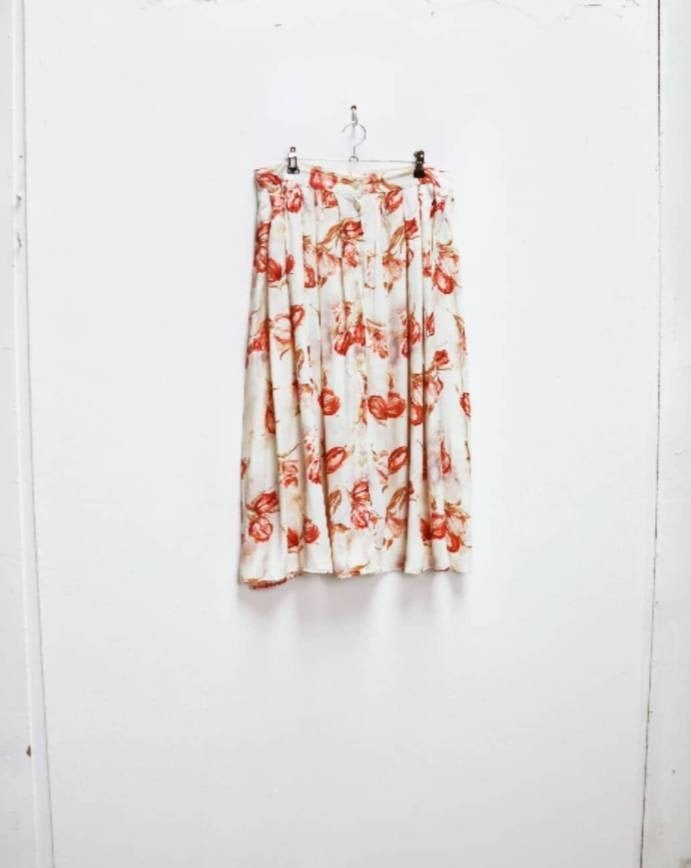 Weißer Floral Midi Rock Vintage Button Down Rot Großer Knopf-Down Midi-Rock Gemustert L von MarmaladeVintageCo