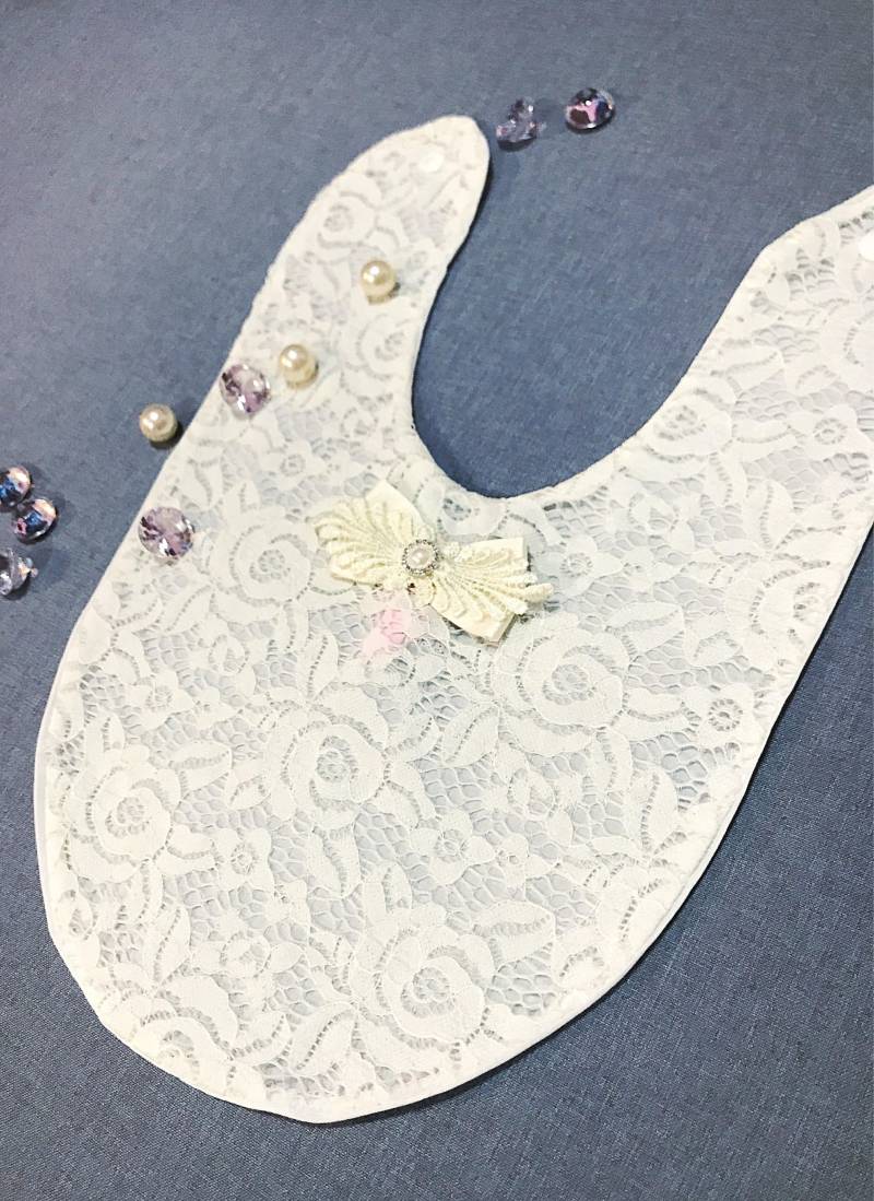 Selene Tauflatz, Wunderschöne Spitzelätzchen, Tauflätzchen, Spitzenlätzchen Für Besondere Anlässe, Des Babys, Segenslätzchen von MarougeCollection