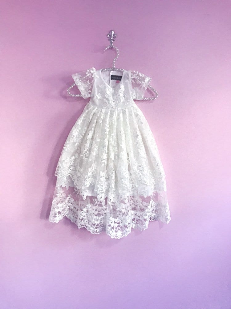 Theia Taufkleid, Spitze Baby Mädchen Weißes Segenskleid, Säuglingstaufkleid, Segenskleid von MarougeCollection