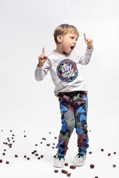 Marraine Kids weiche Sweathose aus Bio Baumwolle mit Camouflage Alloverdruck Explore von Marraine Kids