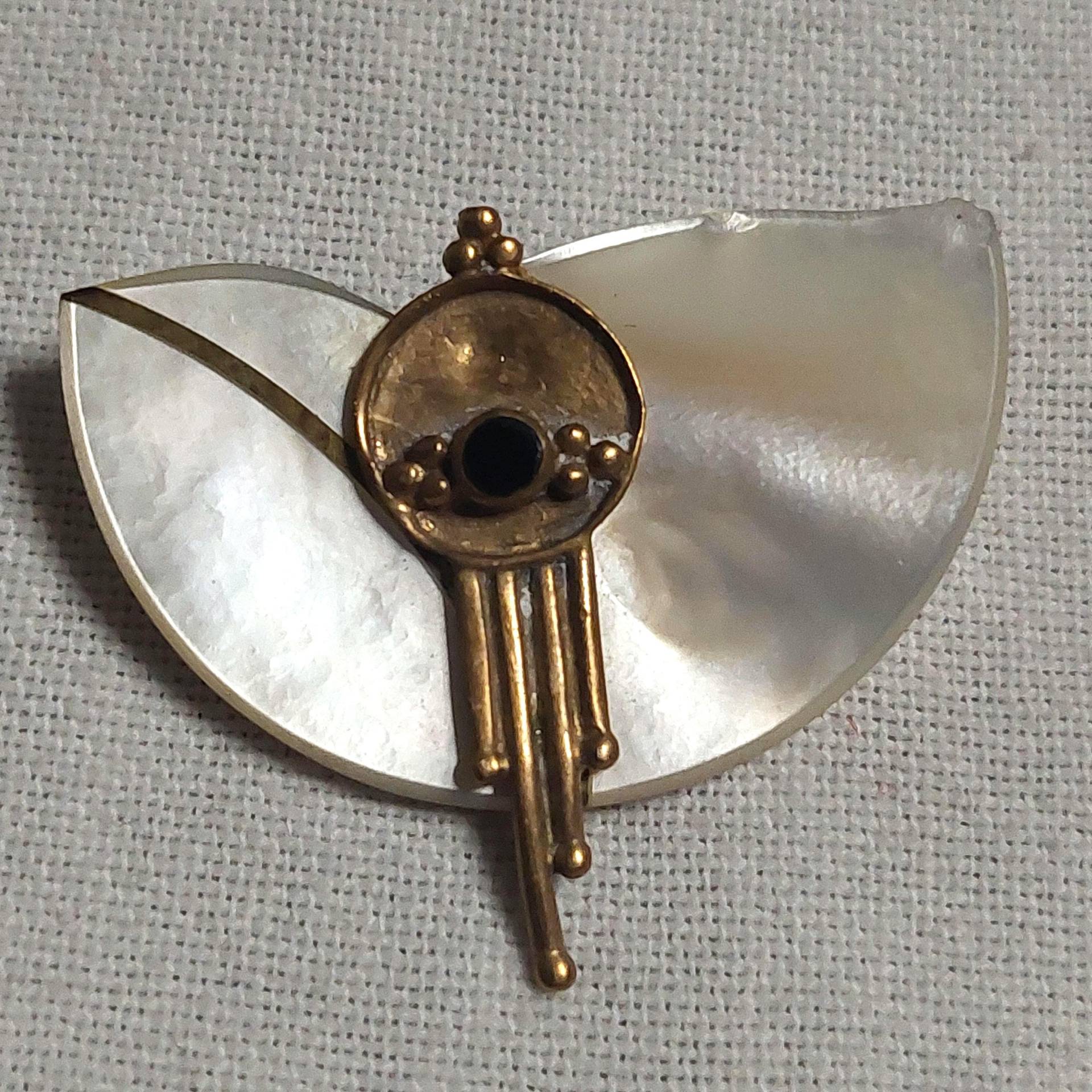 Designer Brosche. Vintage. Mit Perlmutt von MarrysSchatzkiste