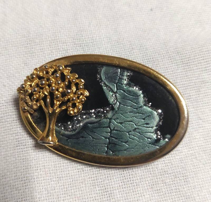 Schöne Brosche . Handarbeit. Aus Sammlung von MarrysSchatzkiste