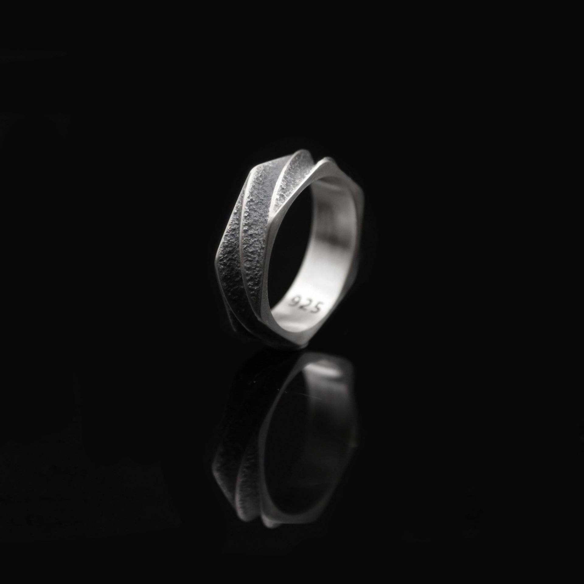 Sechsseitiger Spiral Ring | Sterling Silber Schmuck Für Männer Band Geschenk Ideen Weihnachtsgeschenk Ihn Handgemacht Und Personalisiert von MarsJewelryGifts