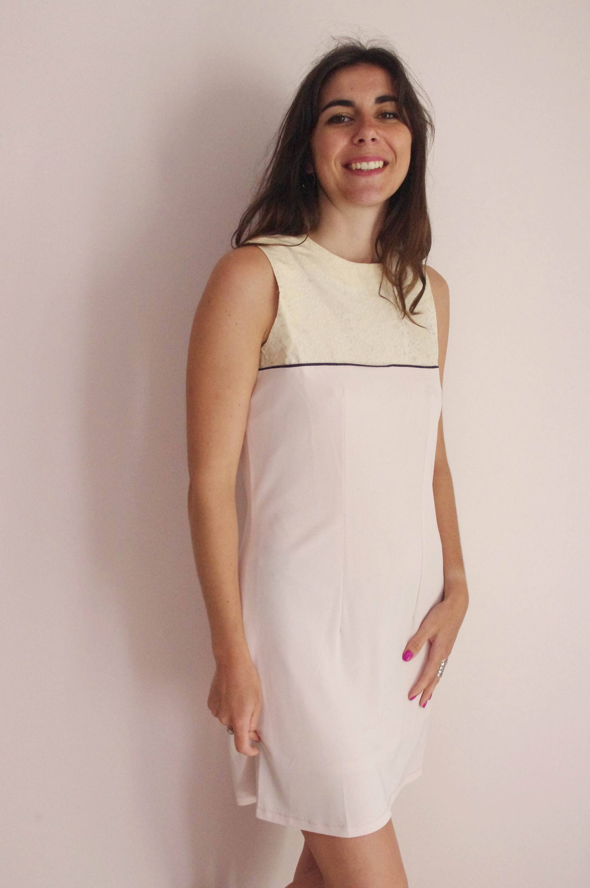 Ärmelloses Kleid in Pastellrosa Mit Latz Ärmelloses Kleid in Pastellrosa Mit Latz von MarsLovesHer