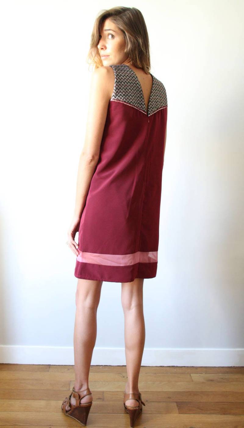 Glänzendes Burgunderrotes Kleid Mit Offenem Rücken. Silberner Brustpanzer Glänzendes Burgunderrotes Kleid Mit Offenem Rücken. Silberner Brustpanzer von MarsLovesHer