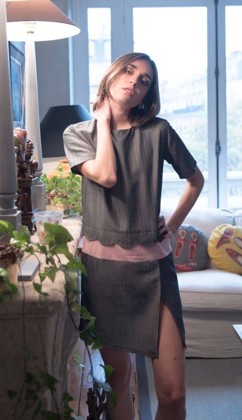 Kurzes, Geschlitztes Kleid Aus Grauem Und Rosa Leinen von MarsLovesHer