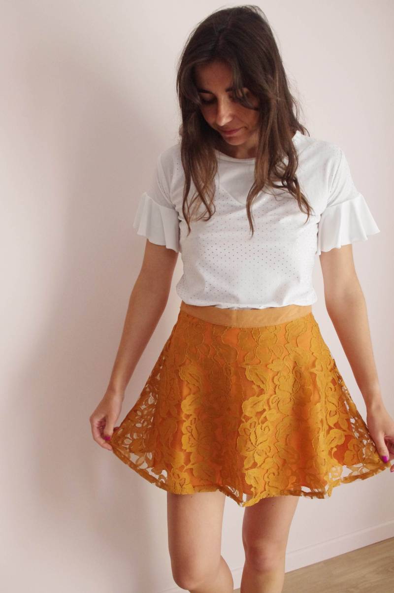 Orangefarbener Skaterrock Aus Spitze von MarsLovesHer