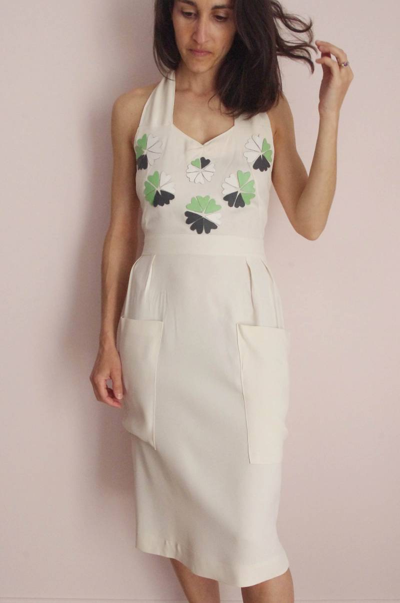 Rückenfreies Schürzenkleid Mit Lederapplikationen Rückenfreies Schürzenkleid Mit Lederapplikationen von MarsLovesHer