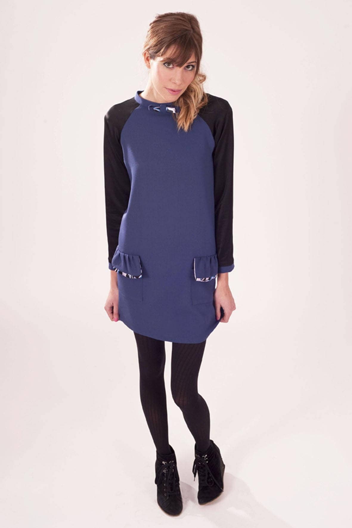 Zweifarbiges Wollkleid. Rüschentaschen Und Schleife Am Ausschnitt // Vintage-stil Zweifarbiges Wollkleid. Rüschentaschen Und Schleife Am Ausschnitt // Vintage-stil von MarsLovesHer